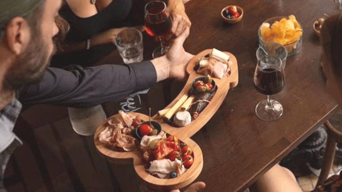 Planche apéro en bois en forme de pénis / zizi