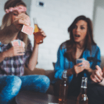 Les meilleurs jeux d'alcool simples pour animer vos soirées