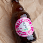 La bière Blanche de Bruxelles Rosée : une savoureuse explosion de saveurs et de couleur