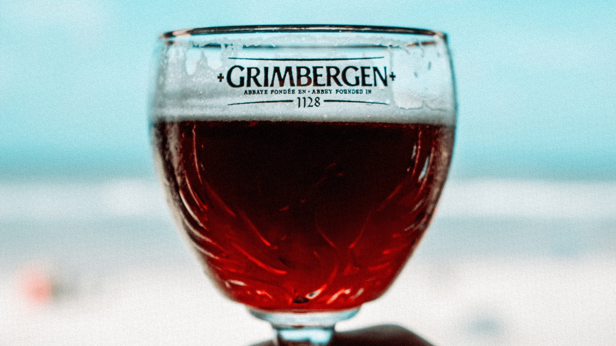 Tout savoir sur la bière Grimbergen : histoire, gamme et saveurs