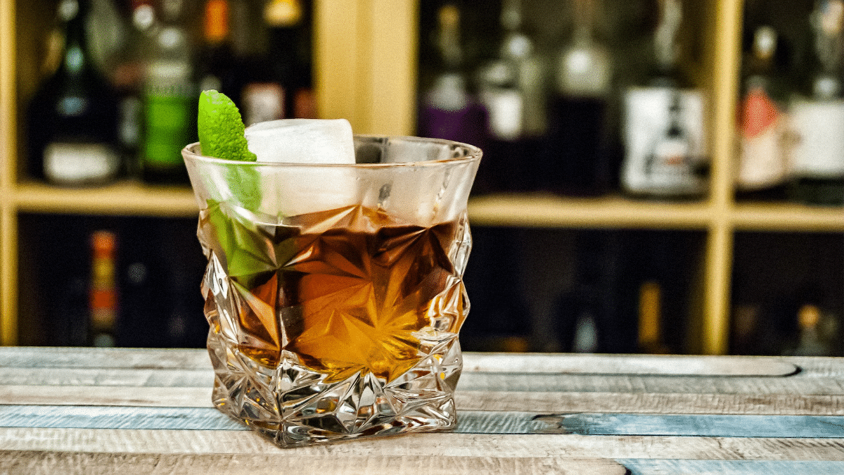 Le charme des cocktails d'antan : une tendance en vogue