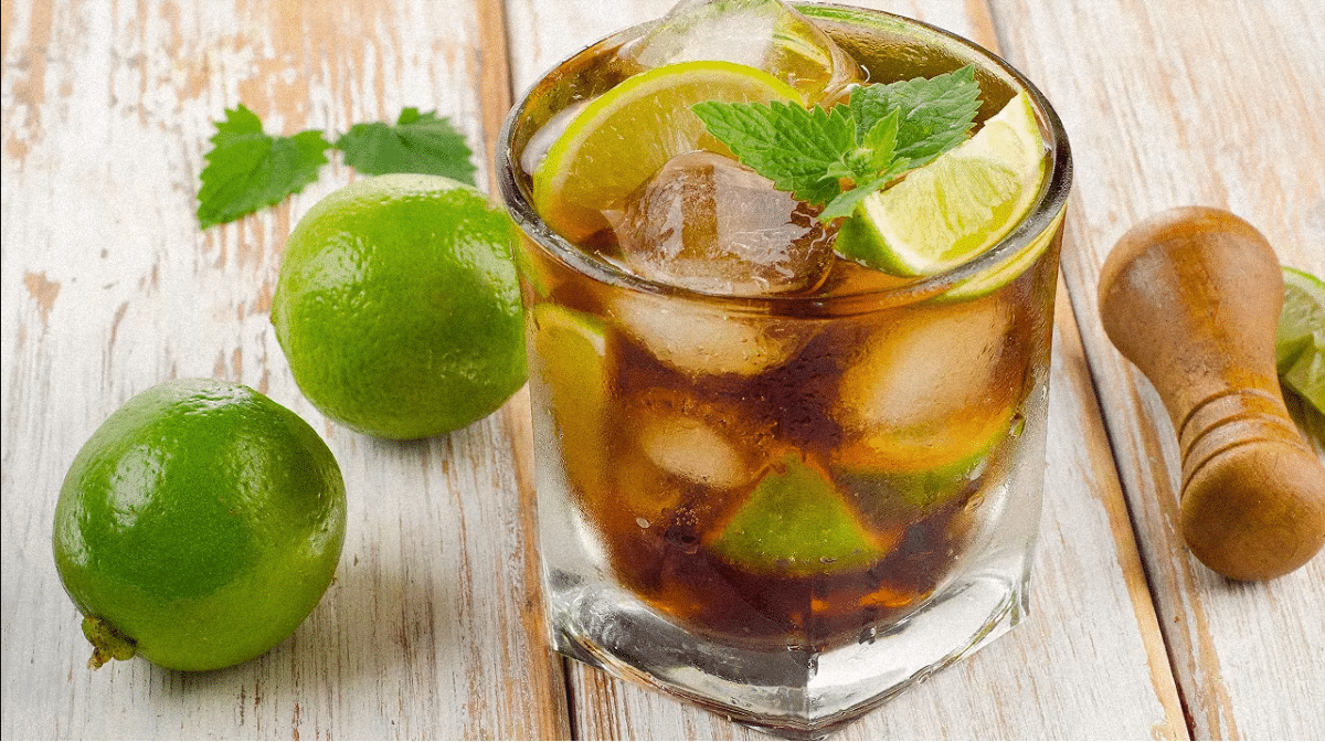 Les meilleurs cocktails au rhum pour sublimer vos soirées