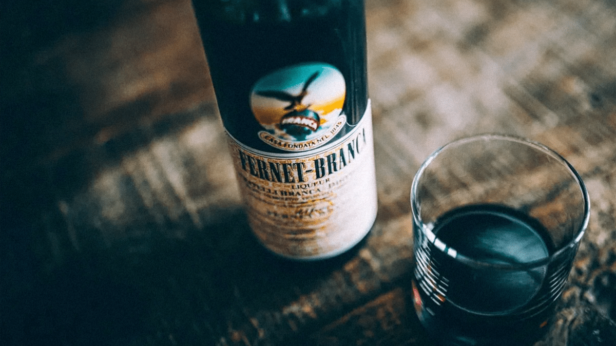 Le mystère et le charme du Fernet-Branca : un voyage à travers les saveurs amères