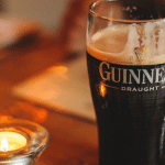 Guinness Draught : La bière noire qui séduit les amateurs de saveurs intenses
