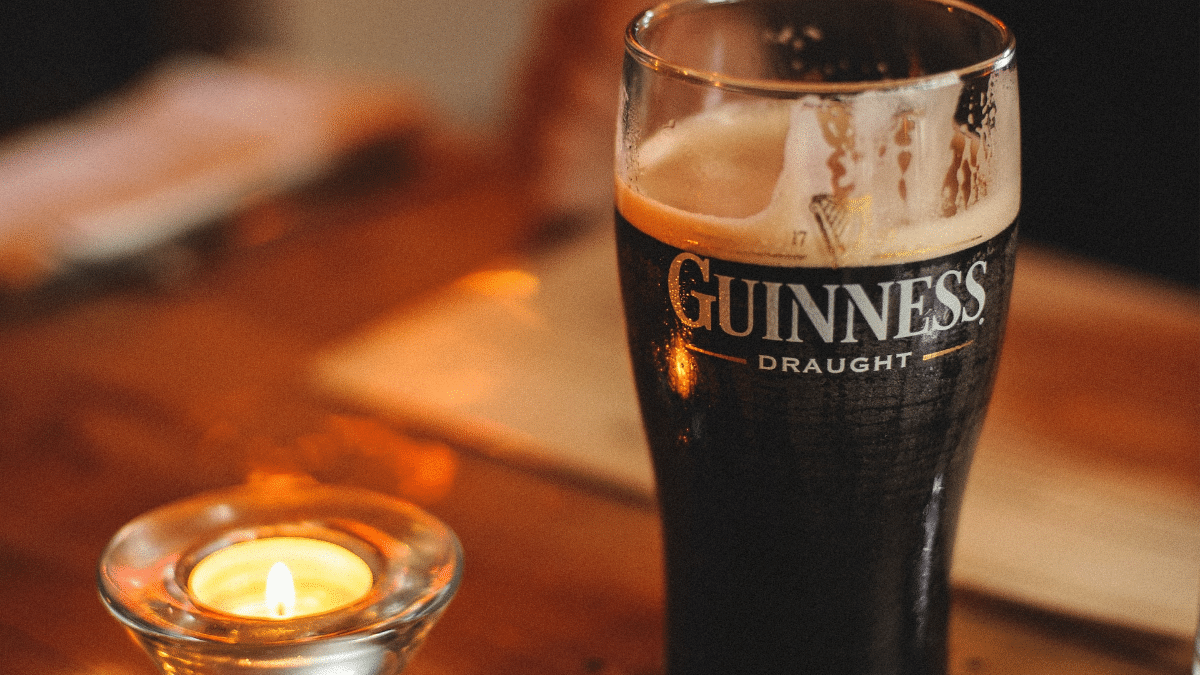 Guinness Draught : La bière noire qui séduit les amateurs de saveurs intenses