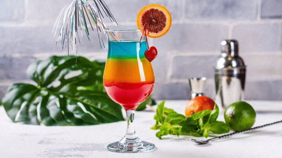 Les secrets d'un cocktail arc-en-ciel réussi : curaçao et vodka