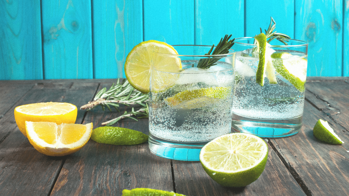 Cocktails avec de l'eau gazeuse : idées pétillantes et recettes originales