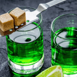 La cuillère à absinthe : un guide complet pour les amateurs de la fée verte
