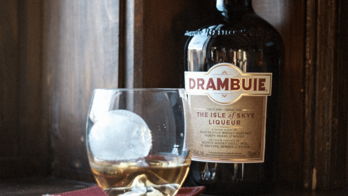 Le secret des saveurs du Drambuie, un mélange de whisky et de miel