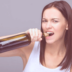 Ouvrir une bouteille de vin sans tire-bouchon : astuces et techniques