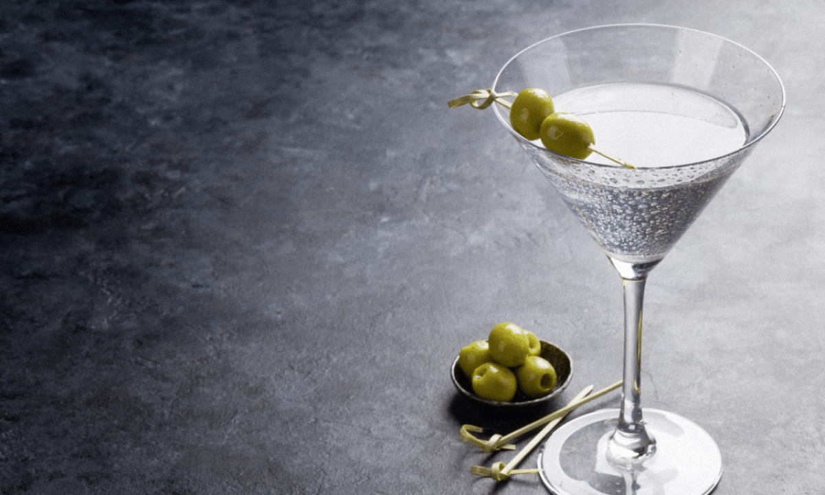 MATANA 48 Élégants Verres à Martini en Plastique Transparent pour Cocktails  & Desserts, 210ml - Anniversaires, Mariages, Buffets, Noël, Fêtes - Solide  & Réutilisable : : Cuisine et Maison