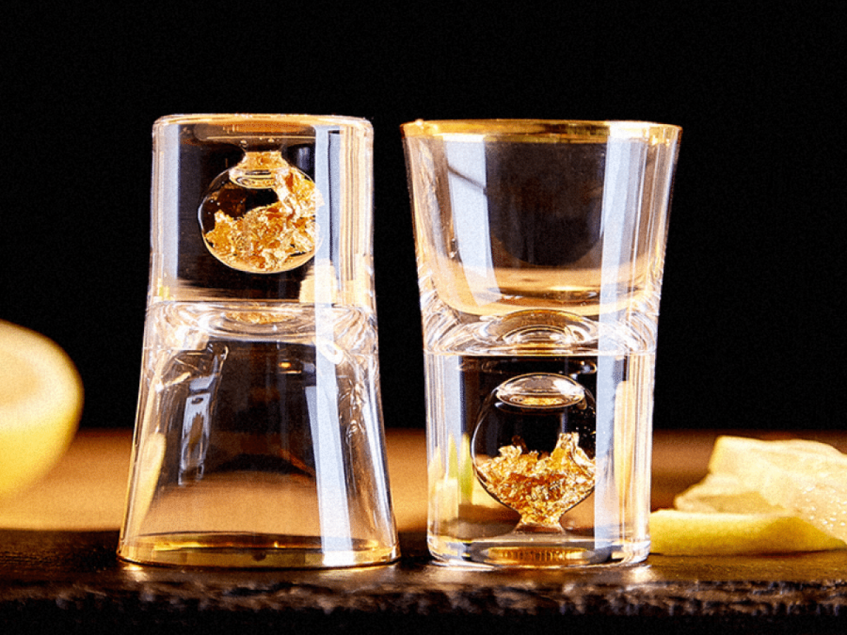 stillwen Verre à Shot en Acier Inoxydable, 4 Pièces Gobelet Inox Camping avec 1 Pcs Étui Cuir, Verres Liqueur Empilables Portables pour Voyage Boisson Boire Biere Whisky Rhum Cognac Café(70ml