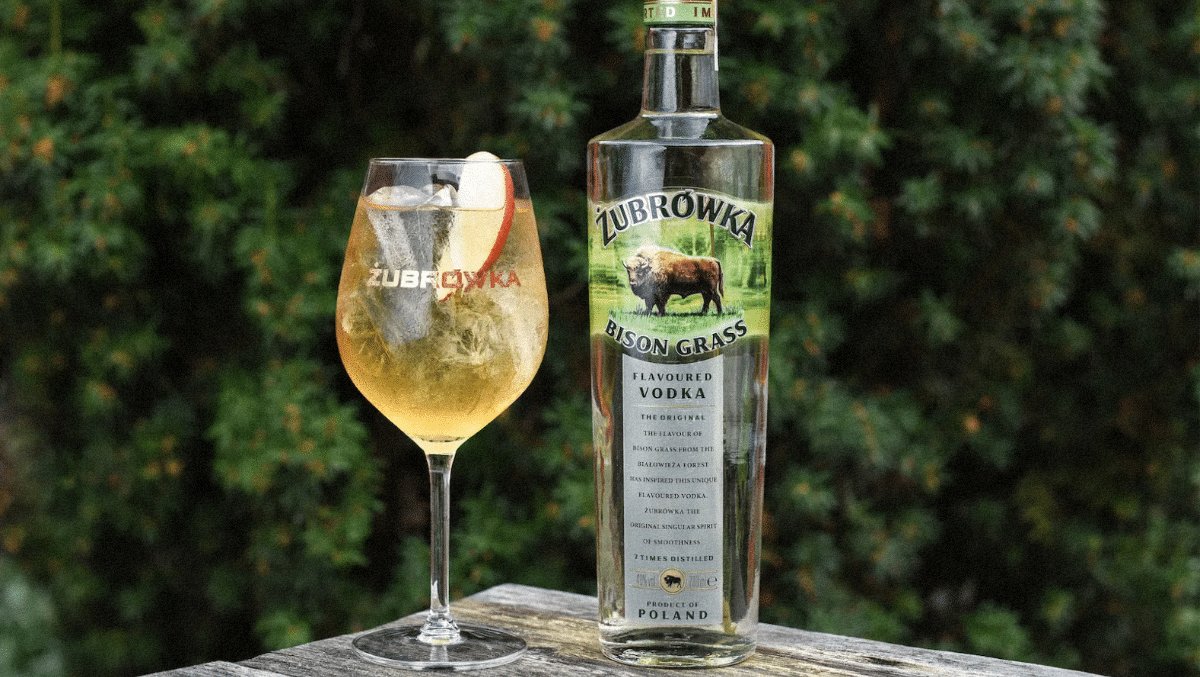 Le secret de la vodka à l'herbe de bison Zubrowka