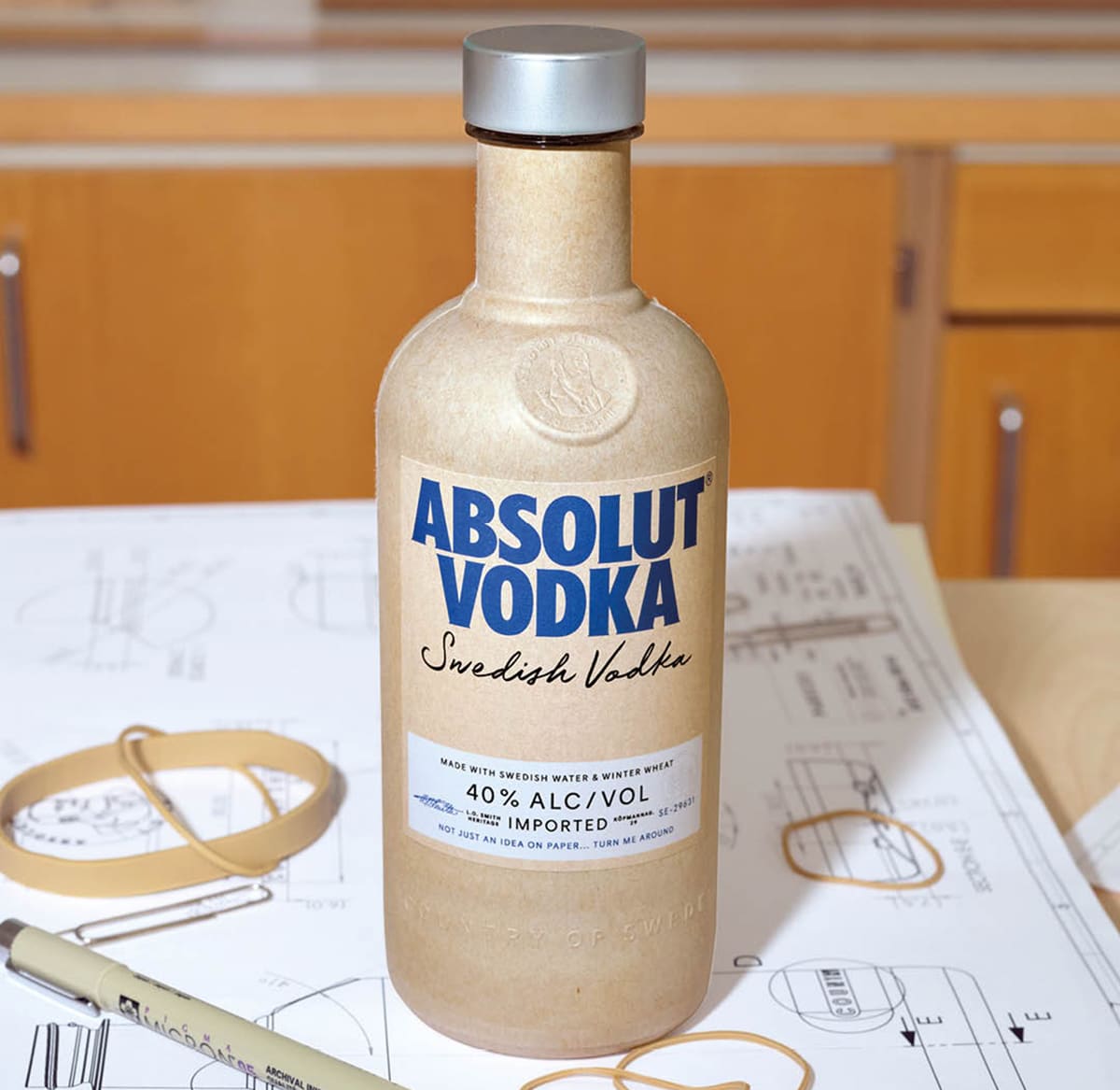 Absolut Vodka : révolution écologique avec la première bouteille en papier !
