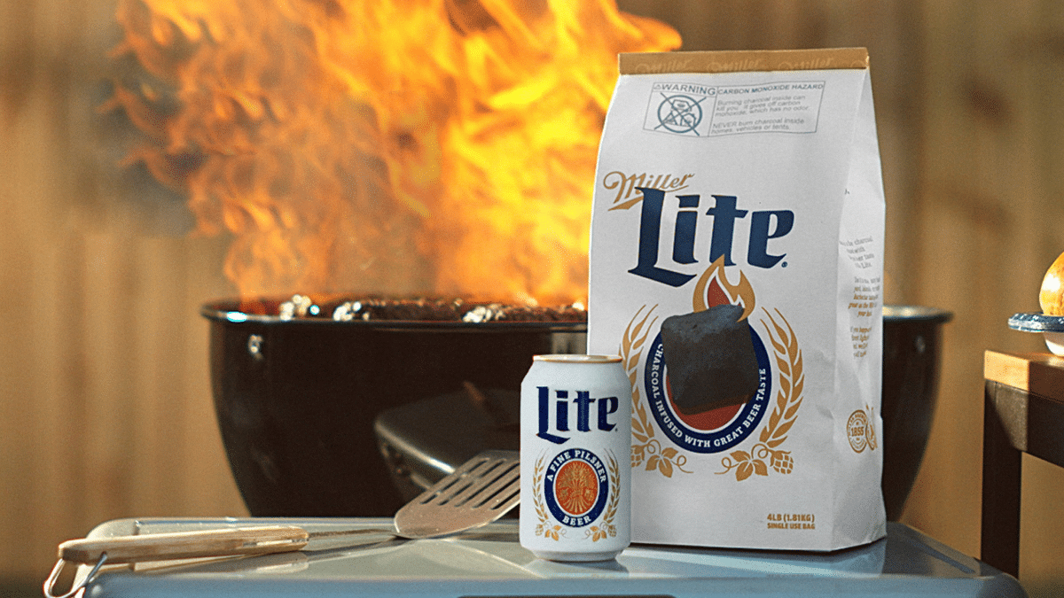 Le charbon de bois à la bière Miller Lite