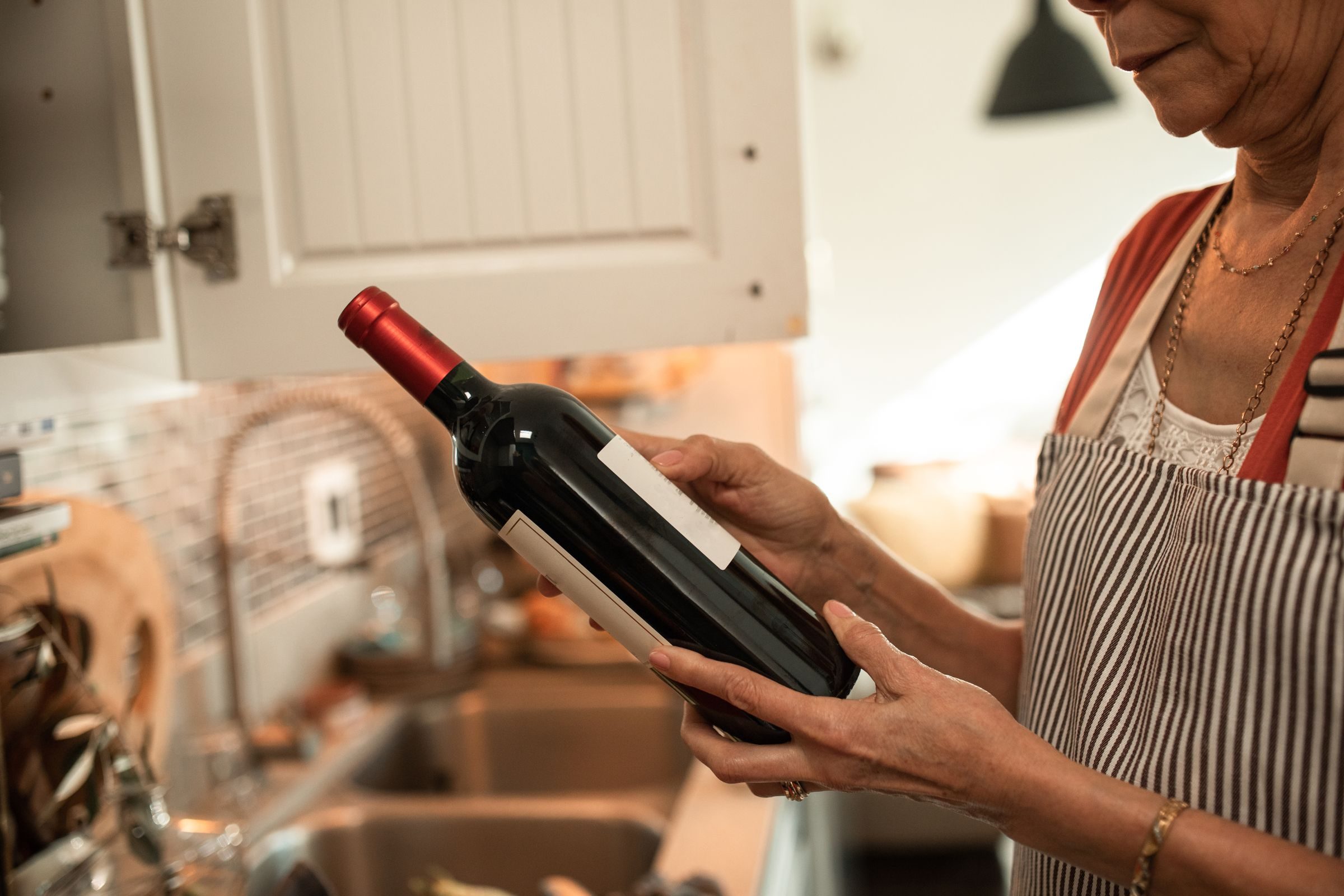 Cave à vin : Cave à vin de cuisine encastrable pour stocker vos bouteilles