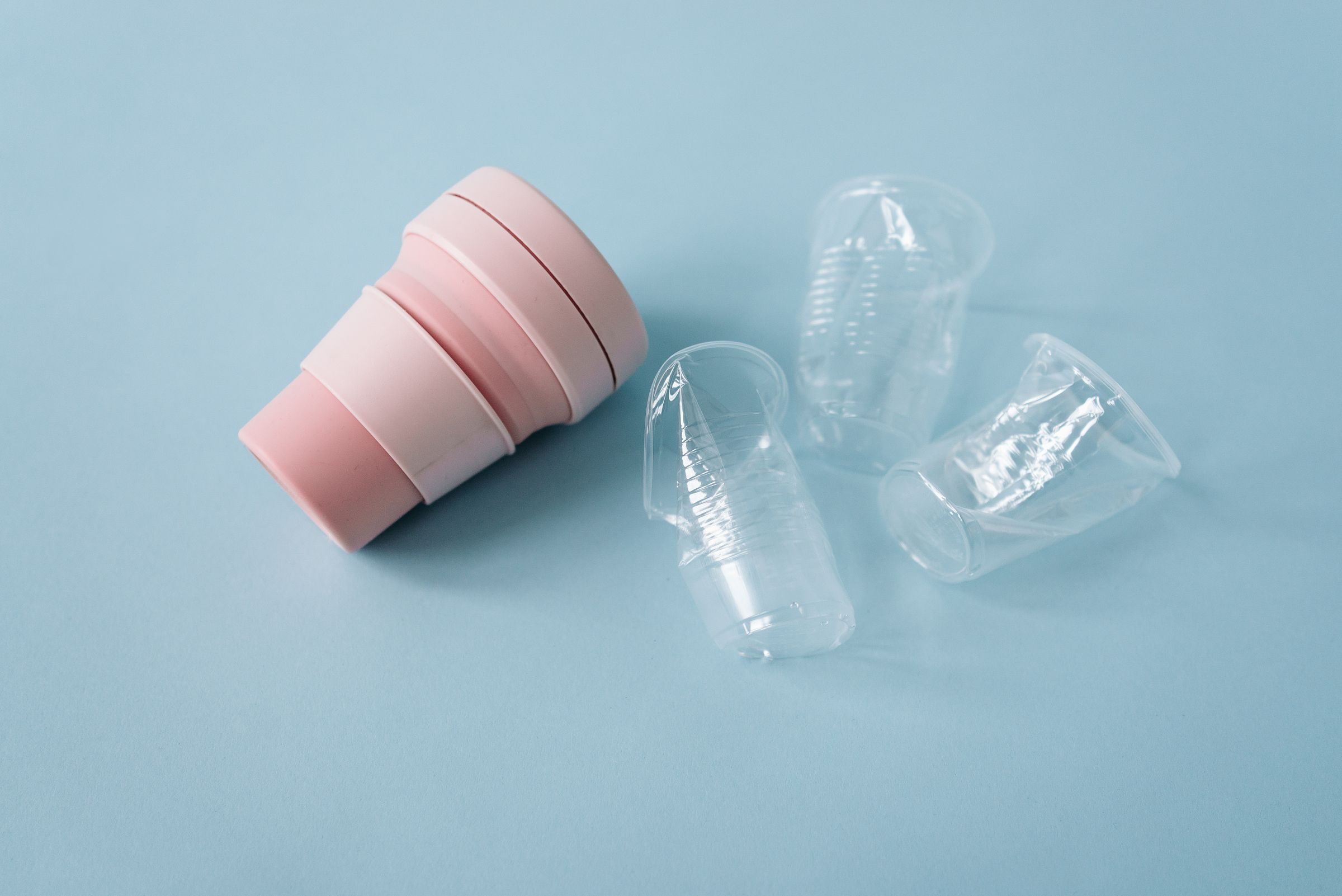 Gobelet réutilisable rose et gobelets transparents