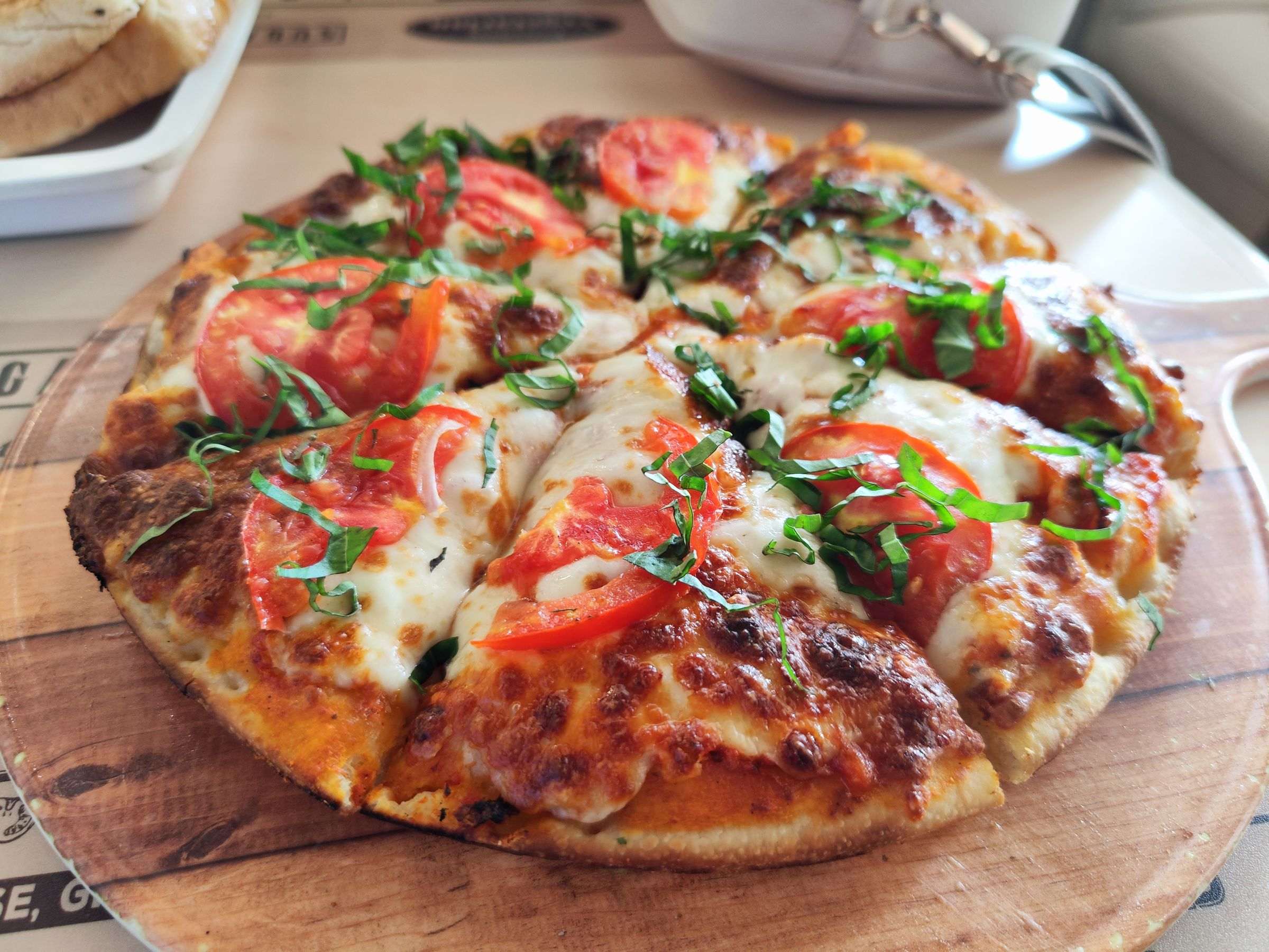 Pizza sur une planche