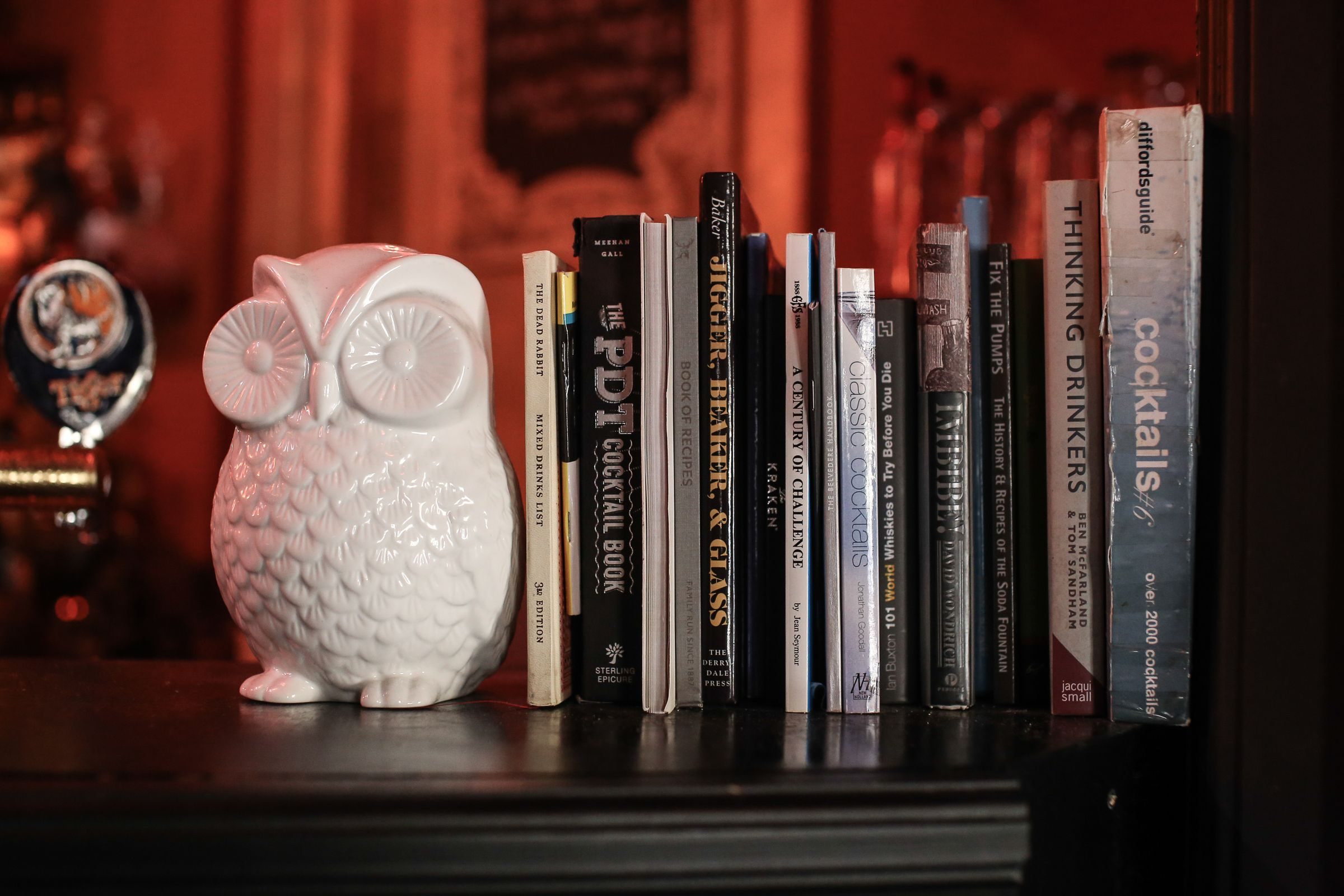 Livres posés sur une table