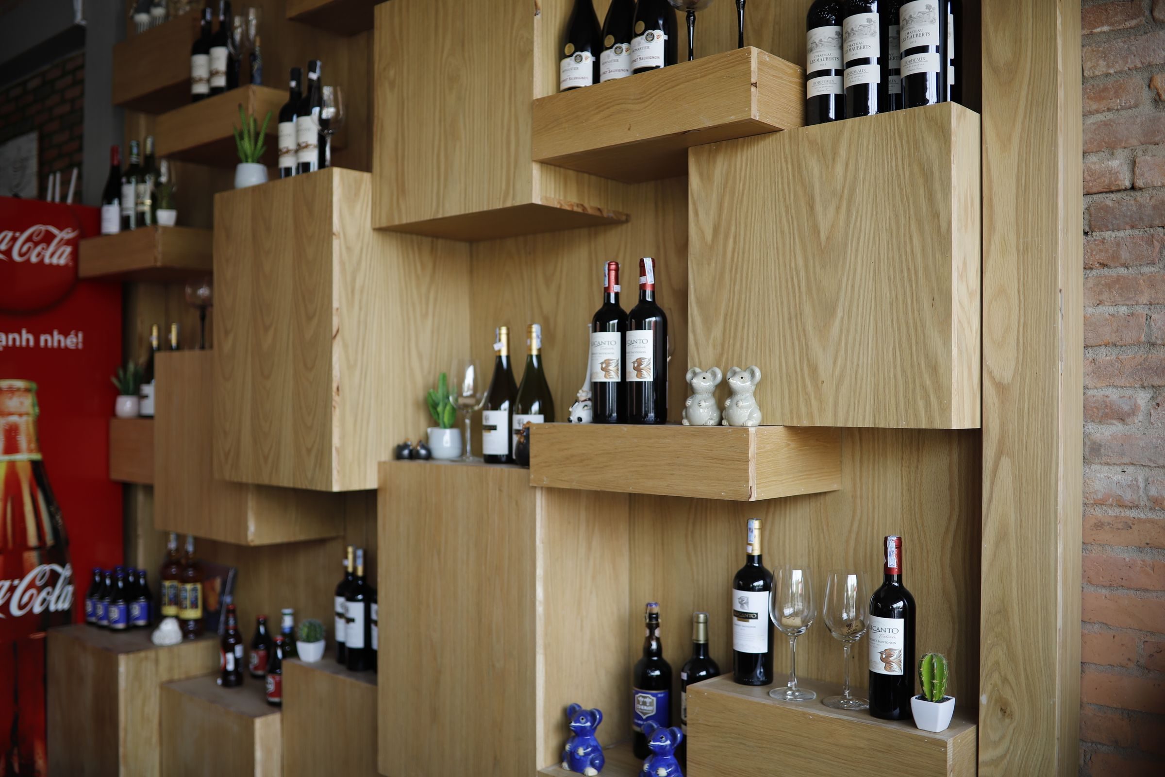 Cave à vin : Pourquoi choisir une cave à vin noire ?