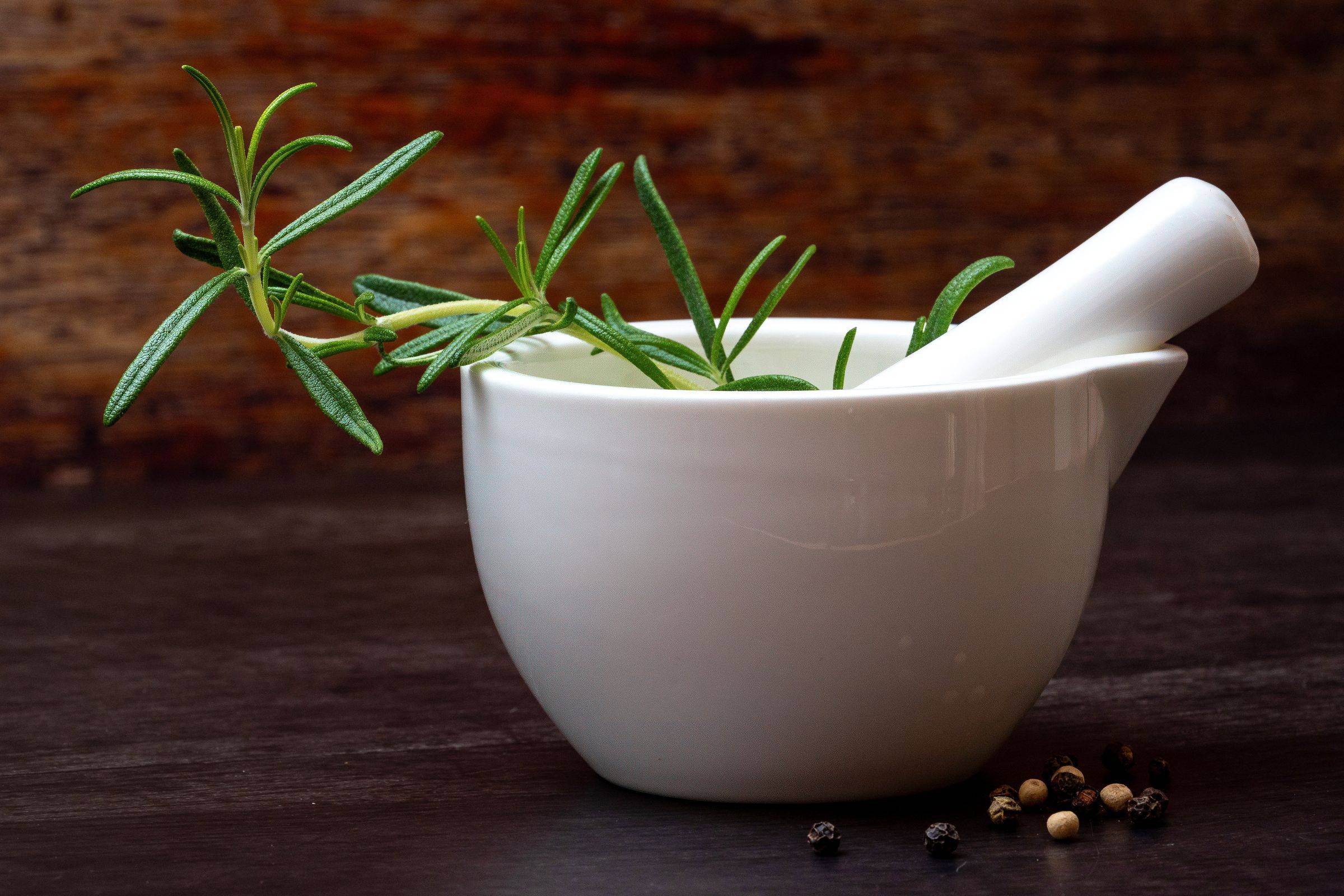 Plantes aromatiques et mortier
