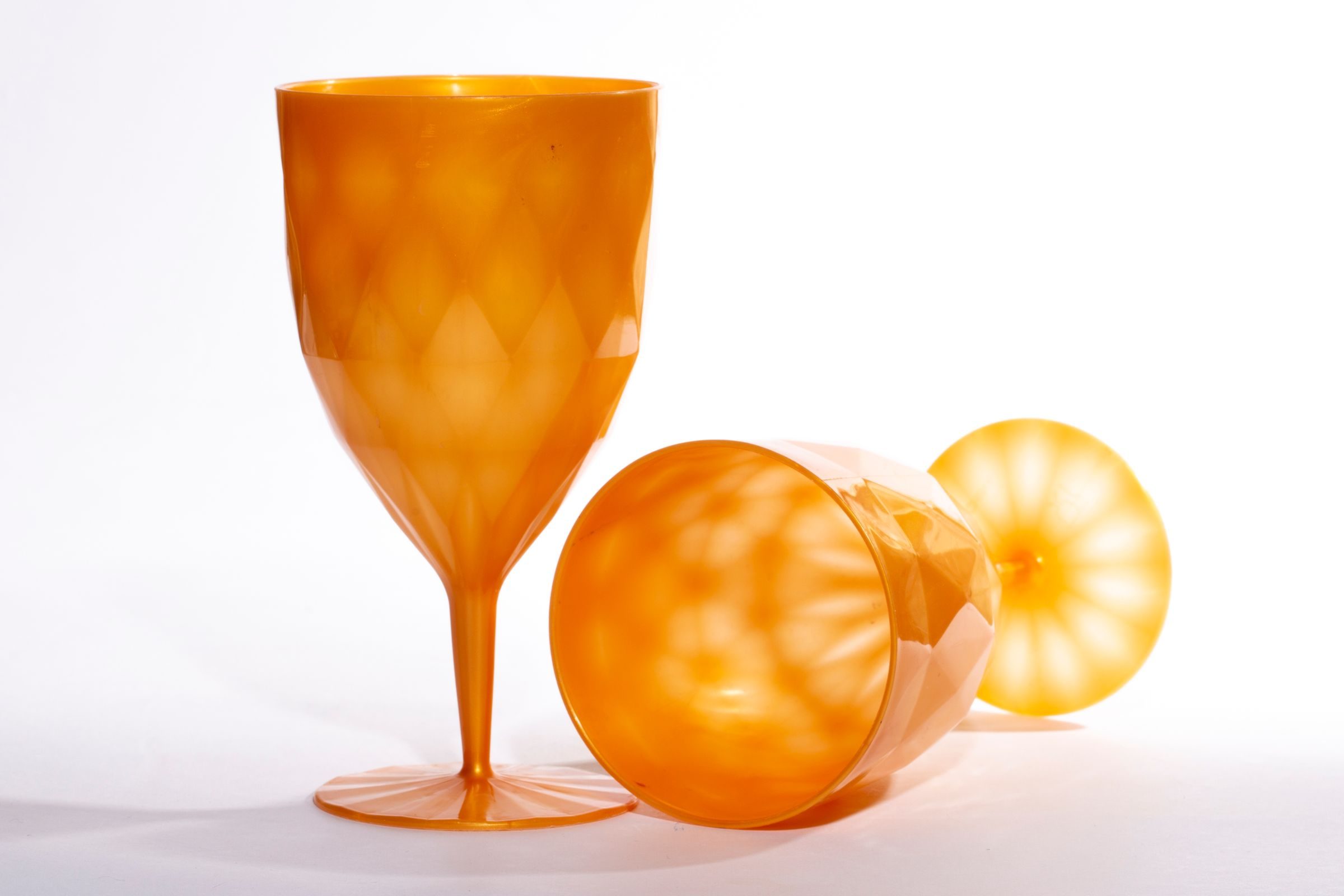 Verres à pied en plastique orange